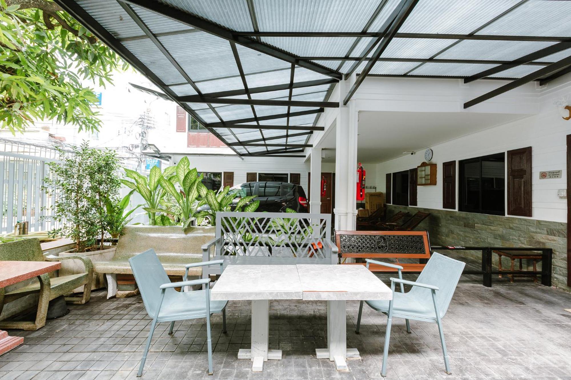 Diff Hostel Bangkok Esterno foto