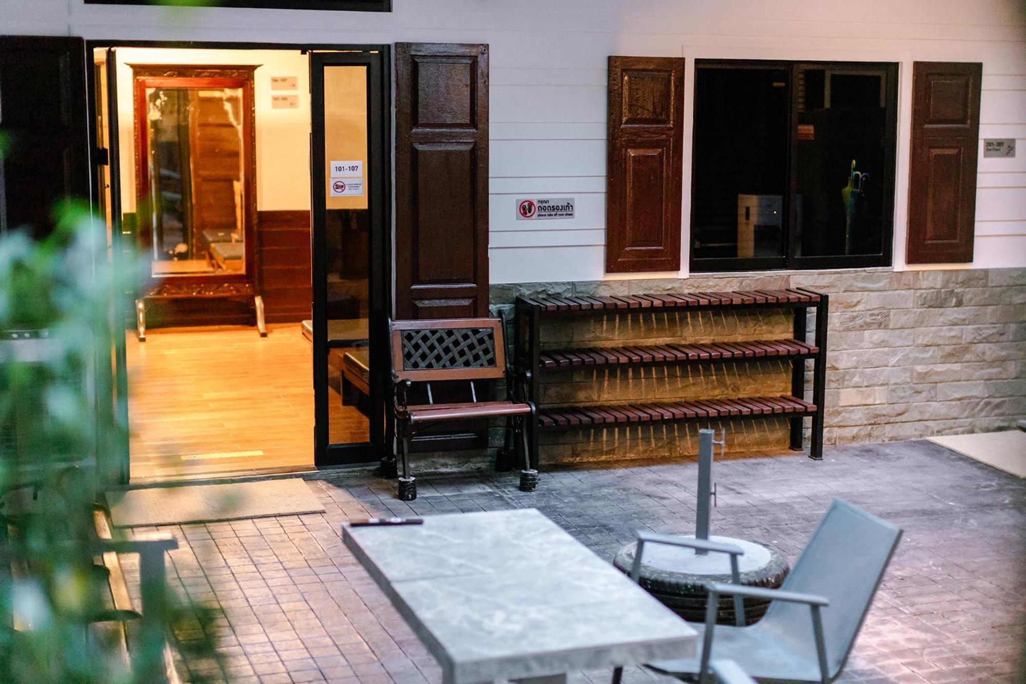 Diff Hostel Bangkok Esterno foto